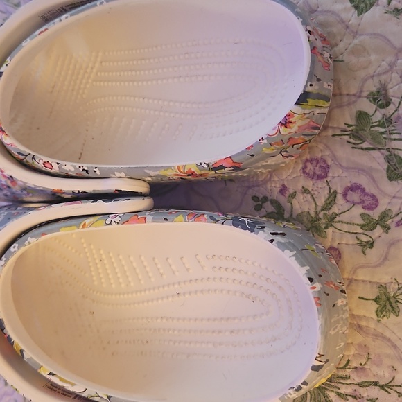 Vera Bradley Crocs Collectible - Picture 9 of 9